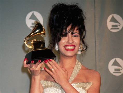 Please read and follow the rules before posting, please. Selena Quintanilla vuelve a la pantalla con Netflix | S Moda