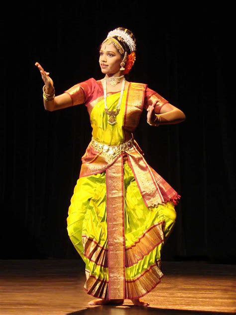 Dances Of India Classical Dance Forms Of India States Holidify