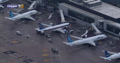 2 Jetblue Planes Bump Into One Another On Runway At Jfk Airport Cbs