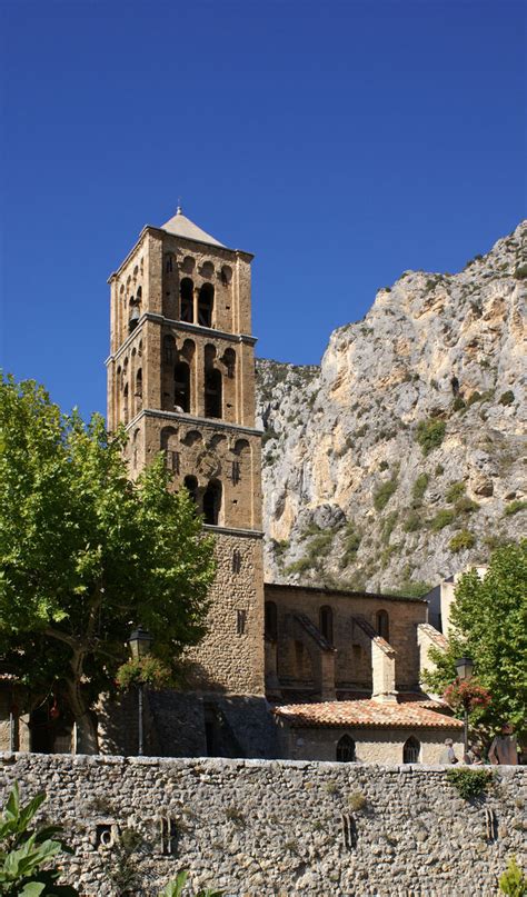 Église Notre Dame De Lassomption De Moustiers Sainte Marie Moustiers
