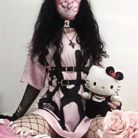 Pin By Jas On əɯ ʞoo Creepy Cute Fashion Goth Kawaii Fashion Pink Goth