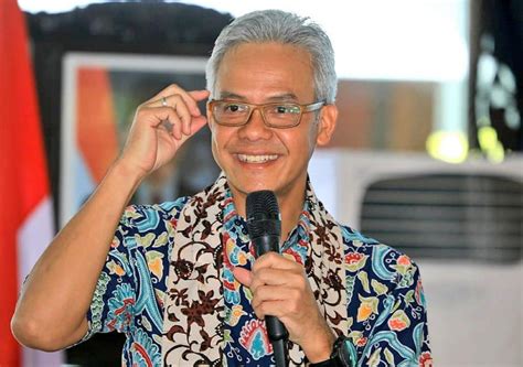 Gubernur jawa tengah ganjar pranowo melantik 17 kepala daerah pada jumat (26/2/2021). Mengenal Sosok Ganjar Pranowo, Gubernur yang Peduli ...