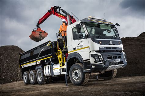 Volvo Fmx 8x4 Tridem Grabs Loads Of Attention Volvo Big Trucks