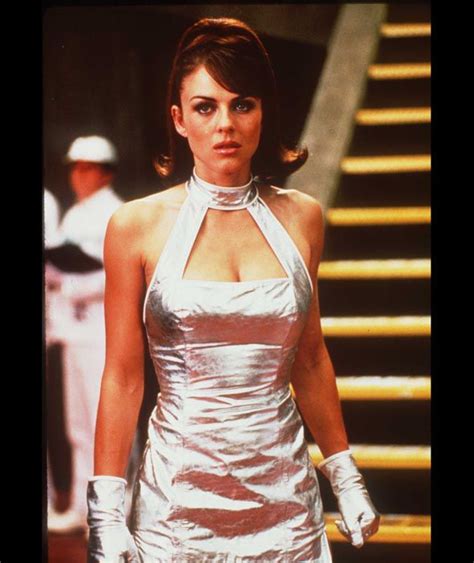 Elizabeth Hurley Stars In The Movie Austin Powers In 1997 Liz Hurley