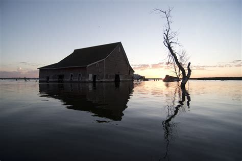 Devil’s Lake: Abandoned North Dakota Town Reclaimed by Rising Waters