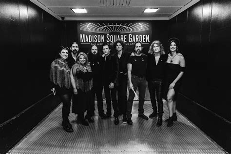 The Killers At Madison Square Garden Behind The Scenes Wwd