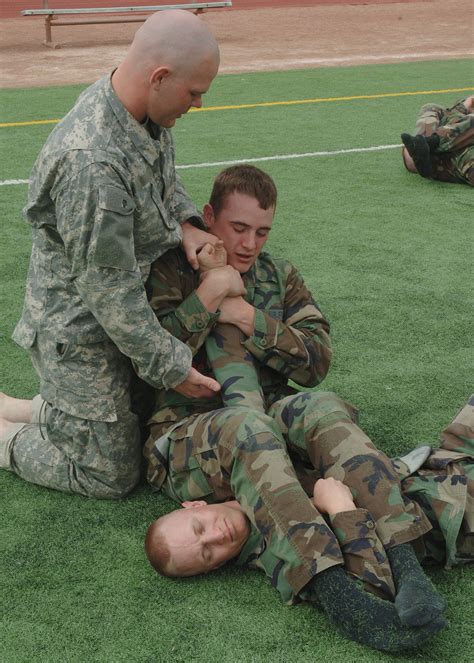 Army Soldiers Train Holloman Airmen On Combative Techniques Holloman