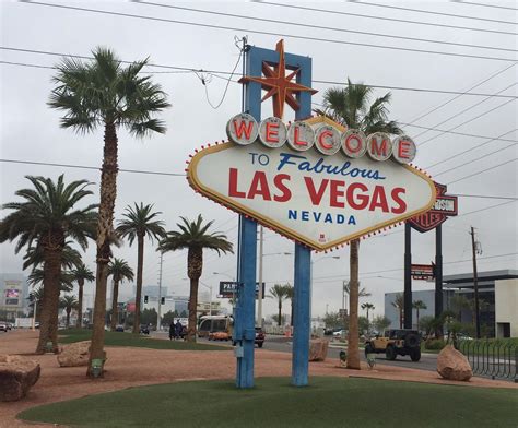 Welcome To Fabulous Las Vegas Sign Guide Vegas Savvy