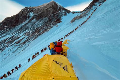 Photos Virus Fails To Deter Hundreds Of Climbers On Mount Everest The Boston Globe