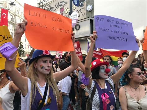 turkish women protest erdoğan s withdrawal from istanbul convention