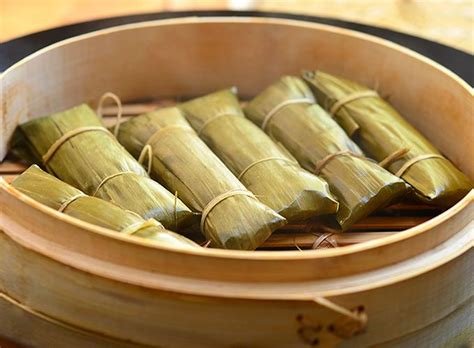 Here's an easy recipe in making alupi or cassava suman. Cassava Suman | Recipe | Cassava suman, Filipino desserts ...