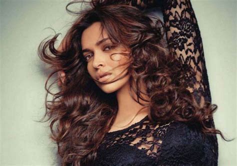 Deepika Padukone Voted World S Sexiest Woman In Online Poll Bollywood