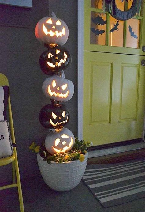 37 Spooktacularly Amazing Outdoor Halloween Ideas