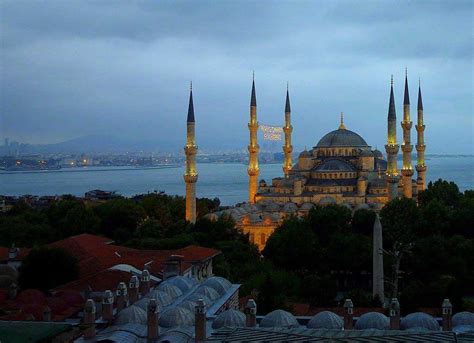 Which nationalities visit Istanbul the most?