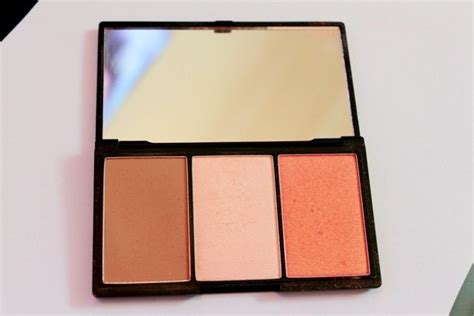 Sleek Makeup Face Form Contouring And Blush Palette In Fair