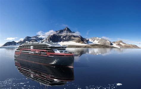 Hurtigruten presenta su nuevo itinerario en la Antártida con guía de