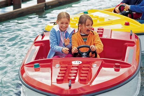 Arriving passengers are kindly requested to pay attention to information given by airline or airport staff in the terminals after landing. Alle Legolanden in de wereld - Parkplanet