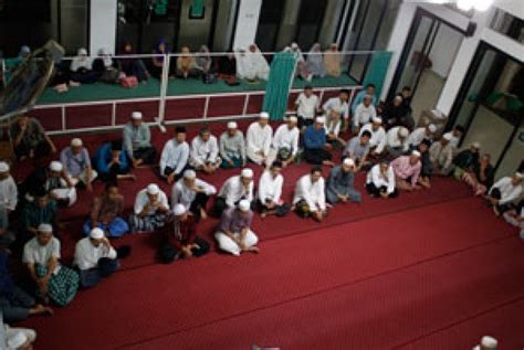 Jumlah Jamaah Subuh Melimpah Di Masjid Nurul Hidayah Republika Online
