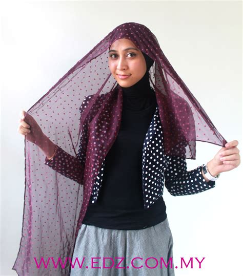 Tuang dan tampung hajar jahanam di telapak tangan. Tutorial - cara pakai shawl / selendang loose style macam ...