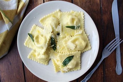 En francia, los raviolis forman parte de la cocina tradicional de niza, en la costa azul, y de las demás regiones cercanas a italia, en el sureste de francia. Como cocinar Ravioles | Cocinero Online