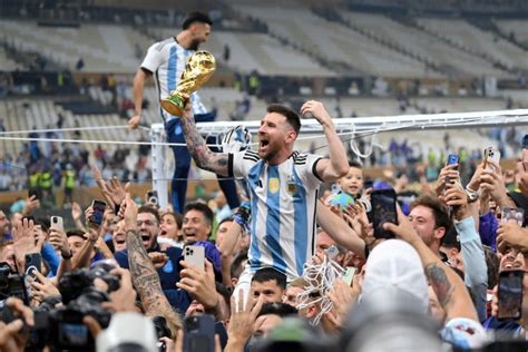 In Pictures Emotional Lionel Messi Lifts World Cup After Dramatic