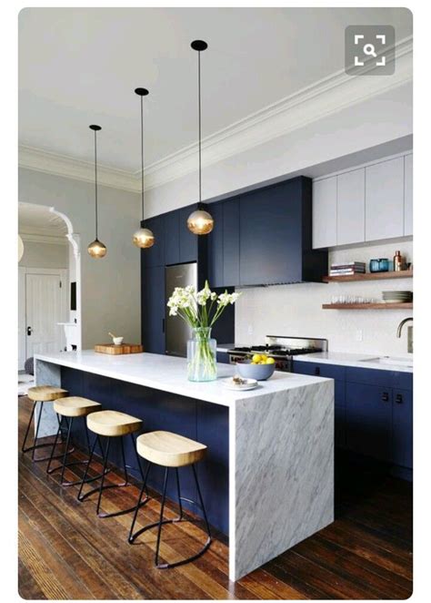 Pictures of modern kitchen designs, diy decorating ideas, paint colors, backsplash tiles, cabinets and wall decor. Navy blue kitchen - i dont know if i'll have the guts to ...