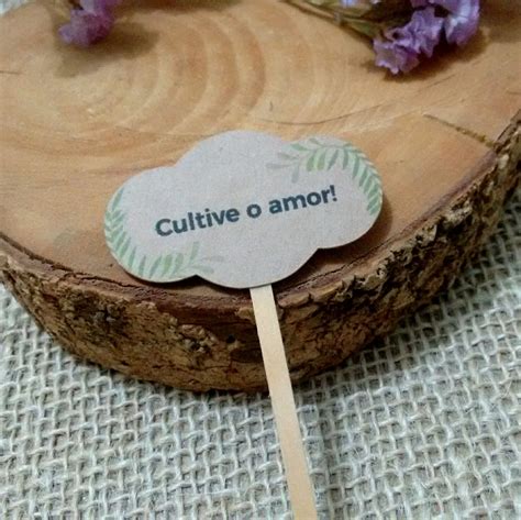 Anselmo é um funcionário preguiçoso que nunca ajudou ninguém. Topper rústico Cultive o Amor no Elo7 | Jardim da noiva ...