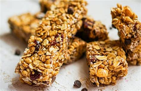 After reviewing dozens of granola bars, we've learned some things that should come in handy before you buy your next box. 10 Best Morning Snacks For Weight Loss