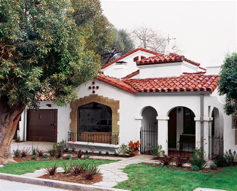 Белые испанские дома с оранжевой крышей 88 фото