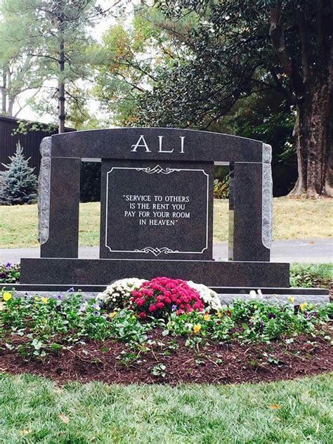 Pin By Lana Smith On Mohammed Ali Famous Tombstones Famous Graves