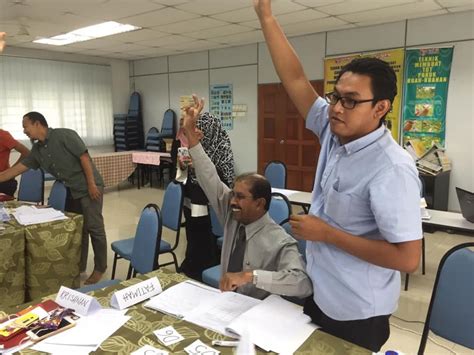 Beringin kimeng atau kimeng (ficus microcarpa) adalah salah satu keluarga ficus dan masih dalam keluarga ara moraceae. Kursus Pengendalian Aduan Pelanggan - Penceramah ...