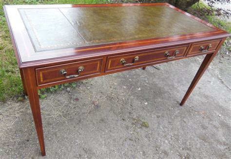 Dieser englische bürotisch wurde aus edlem mahagoni holz gefertigt und. Englischer Schreibtisch Writing Table Nachbau Mahagoni ...