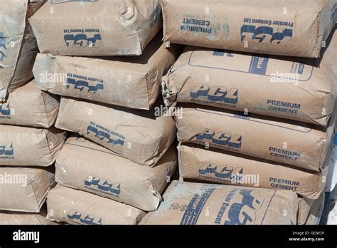 25kg Bags Of Portland Cement Stock Photo Alamy