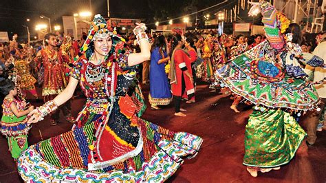 Folk Dance Of Gujarat Traditional Dance Of Gujarat Lifestyle Fun