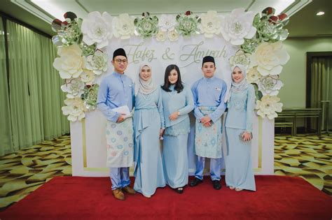 Setiap lagu dipilih melalui komputer termasuk lagu karaoke. Majlis Resepsi Hafez dan Mira di Hotel Concorde Shah Alam ...