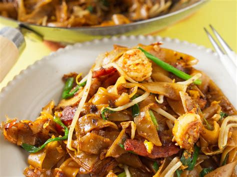 Char kway teow has a reputation of being unhealthy due to its high saturated fat content.5 however, when the dish was first invented, it was mainly served to labourers. Resipi Kwetiau Goreng - Resepi Bergambar