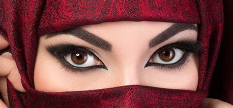 Applying kajal in baby's eyes is so intertwined with india's tradition that it is almost impossible to ignore it as a myth. How To Apply Kajal On Eyes Perfectly? - Step by Step ...