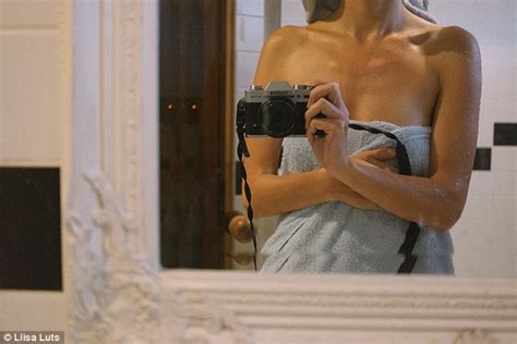 Bride Documents Her Big Day With Series Of Touching Selfies Using