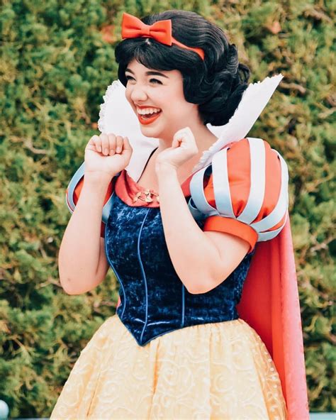 Sooo Cute ️ Disney Face Characters Disney Girls Snow White Disney