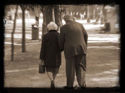 Imágenes Tiernas De Ancianos Enamorados 14 640×480 Viejitos