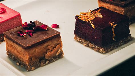 Ich kann lachen, weil ich die traurigkeit kenne. 11 herrliche Cafés, in denen es veganen Kuchen gibt | Mit ...