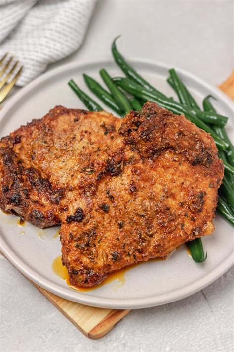 While you can still cook thin boneless chops in the oven successfully, there is a bit less wiggle room. Easy Oven Baked Pork Chops Recipe - The Dinner Bite