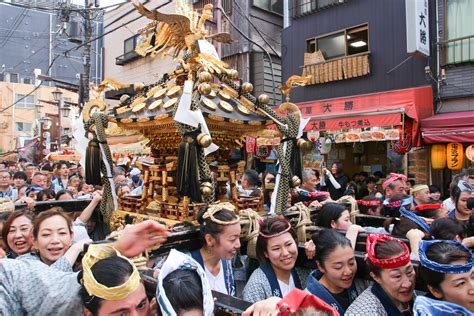 三社祭のフィナーレを飾る3基の本社神輿渡御！浅草の町を練り歩き、宮入で最高潮に オマツリジャパン goo ニュース