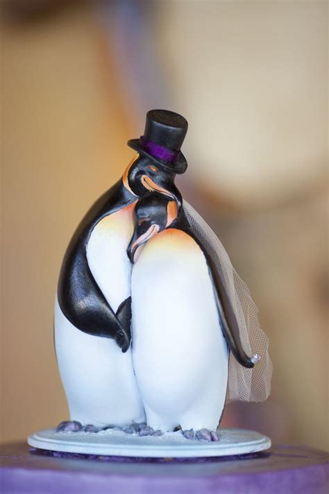 pin by lia bijman on i penguins penguin cake toppers penguin wedding penguin cakes