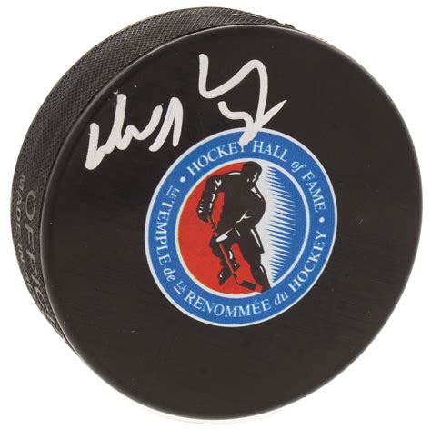 Wayne Gretzky Signed Hall Of Fame Logo Hockey Puck Beckett Loa