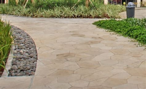 Jenis batu paras jogja ini berwarna putih dan banyak diperjual belikan dalam bentuk satuan persegi. Indahnya 6 Lantai Halaman Rumah dengan Batu Palimanan ...