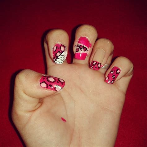 Tenemos la idea de cambiar el mundo con productos que rompan el estilo tradicional, olvidarnos de los cosméticos aburridos y poner todo el corazón en lo que hacemos. Confidencias de chicas: Decoración de uñas; animal print ...