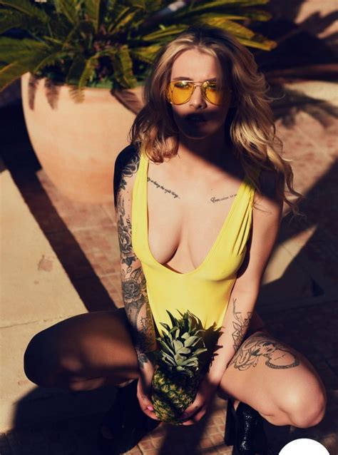 Saskia Valentine The Fappening Nude Blonde With Pineapple 26 Photos