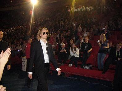 ▸ björn gustafsson är komiker och numera… norska kristine riis är björn gustafssons flickvän. Melodifestivalen 2008 - Johan rapporterar före, under och ...