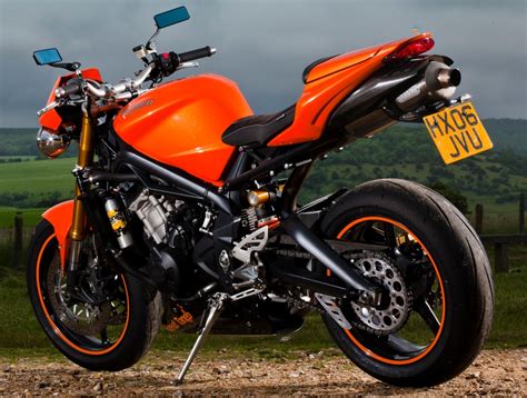 Going fast on the daytona is easy not hard to lug it around in third. DAYTONA 675 VS STREET TRIPLE R | Page 2 | 675.cc • Triumph ...